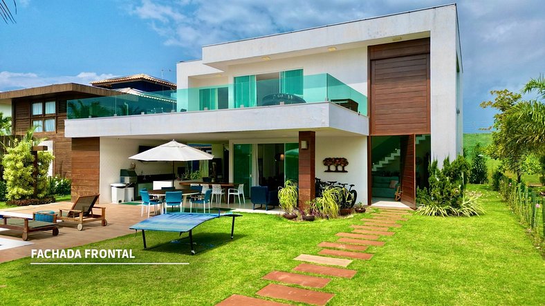 5-Bedroom House Near the Beach in Guarajuba