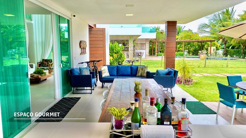 5-Bedroom House Near the Beach in Guarajuba