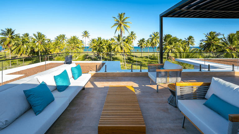 9 Suite Mansion by the Sea in Praia do Forte