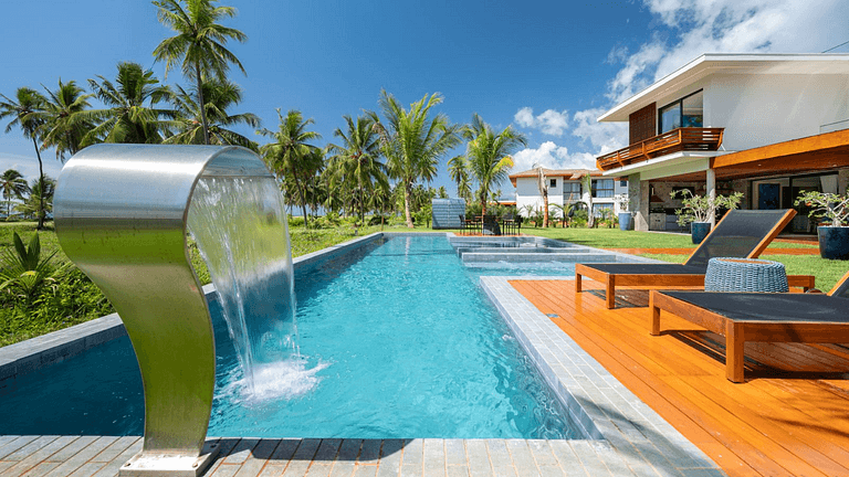 9 Suite Mansion by the Sea in Praia do Forte