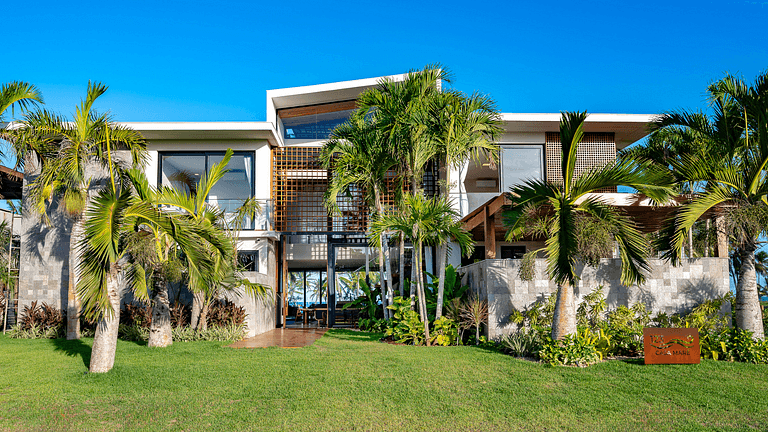 9 Suite Mansion by the Sea in Praia do Forte