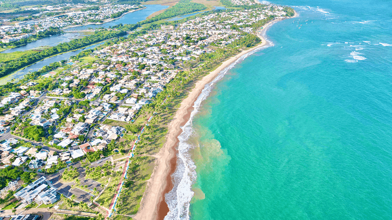 Aluguel Casa Guarajuba – 7 Suítes, 50m da Praia!