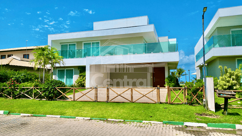 Seaside mansion (right on the sand) in Guarajuba